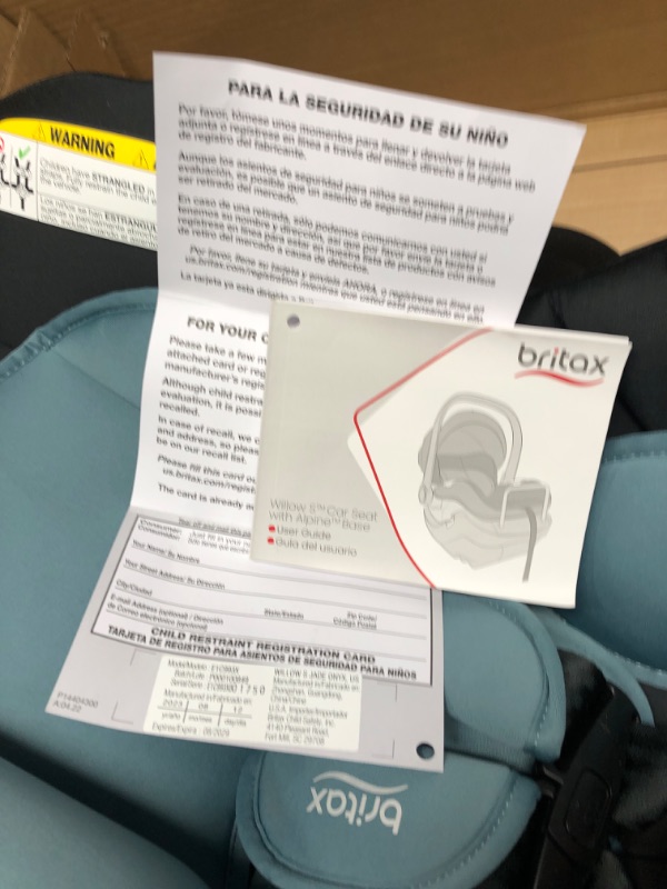 Photo 4 of Britax Willow S Infant Car Seat with Alpine Base, ClickTight Technology, Rear Facing Car Seat with RightSize System, Jade Onyx