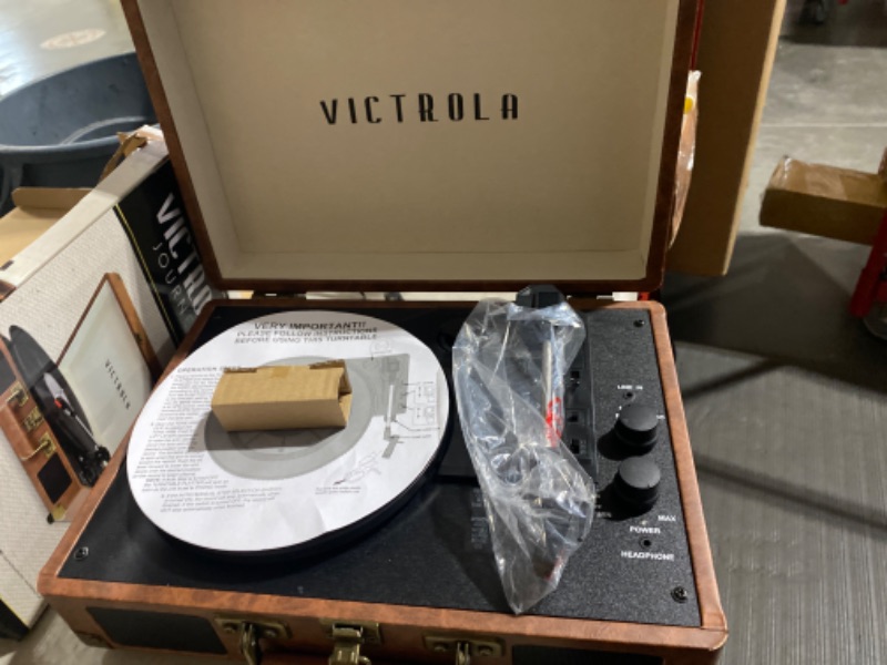 Photo 3 of *NON-FUNCTIONAL*FOR PARTS
Victrola Vintage 3-Speed Bluetooth Portable Suitcase Record Player