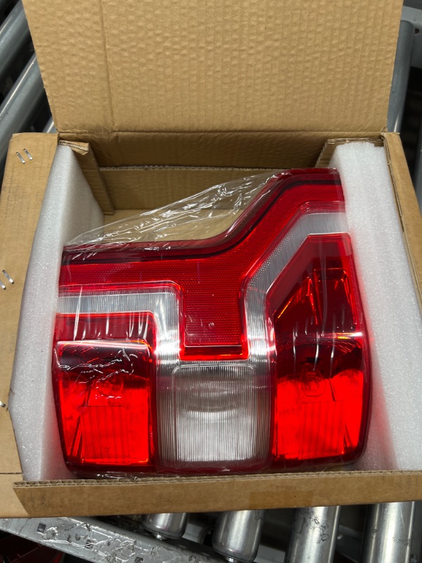 Photo 1 of 2018 2019 2020 Ford F150 Tail Light Assembly Left Driver Side Pickup Truck Brake Lamp Replacement