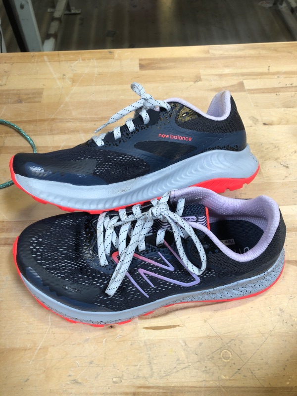 Photo 1 of WOMENS NEW BALANCE SHOES SIZE 9
