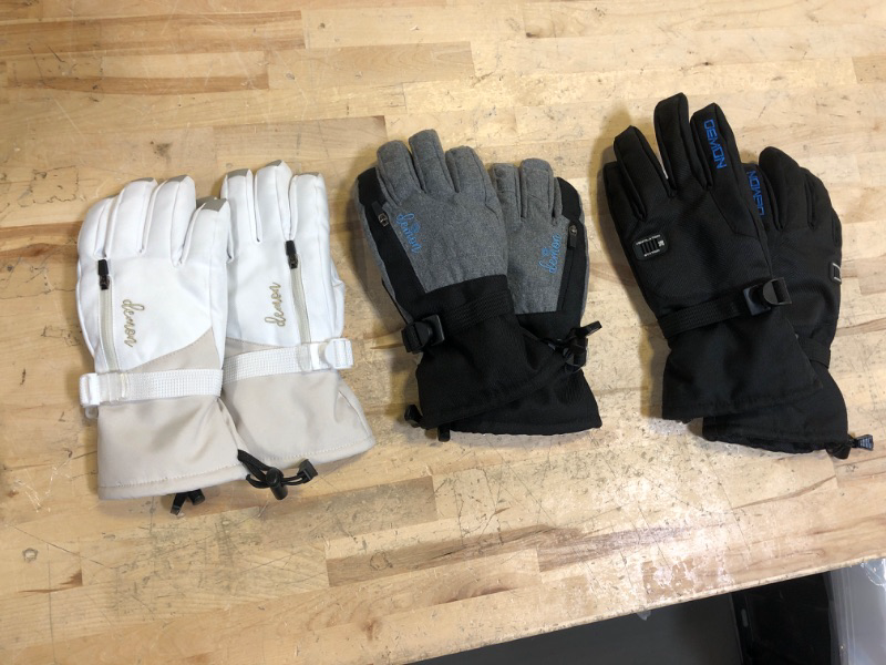 Photo 1 of ++SIZE UNKNOWN++  3 PACK SNOW GLOVES