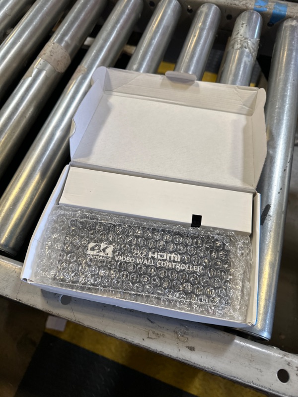 Photo 1 of Video Wall Controller, 4K x 2K HD Seamless Splicing Professional Processor with HDMI+DVI+RS232 Input, 4 Way HDMI & SPDIF Output 180 Degree Rotate TV Wall Display 2x2, 1x2, 1x3, 1x4, 2x1, 3x1, 4x1