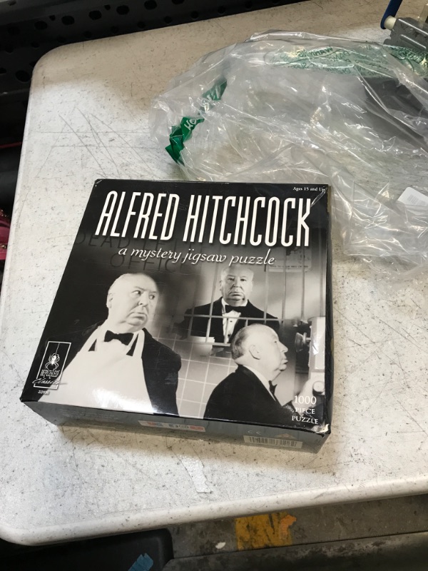 Photo 2 of BePuzzled Alfred Hitchcock Mystery Jigsaw Puzzle:1000 Pcs