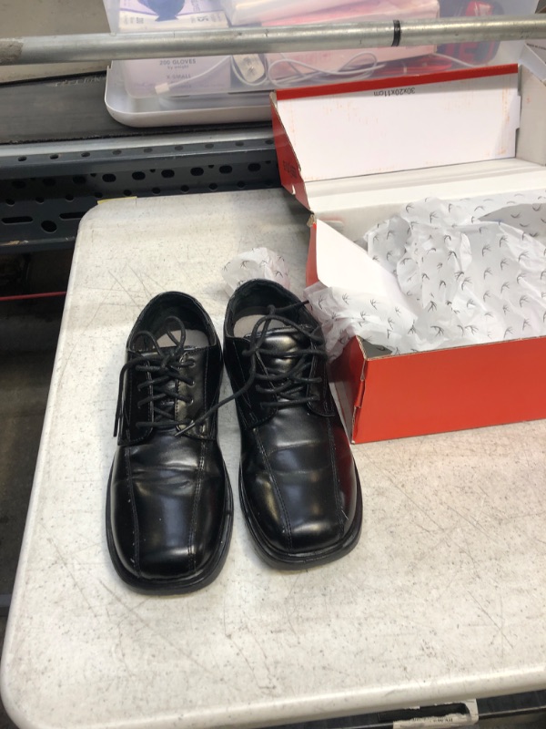 Photo 1 of BLACK DRESS SHOES ( SIZE: 4 W ) 