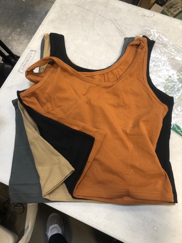 Photo 1 of 4 pack womens cropped tank top large