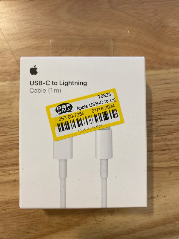 Photo 2 of Apple USB-C to Lightning Cable (1m)
