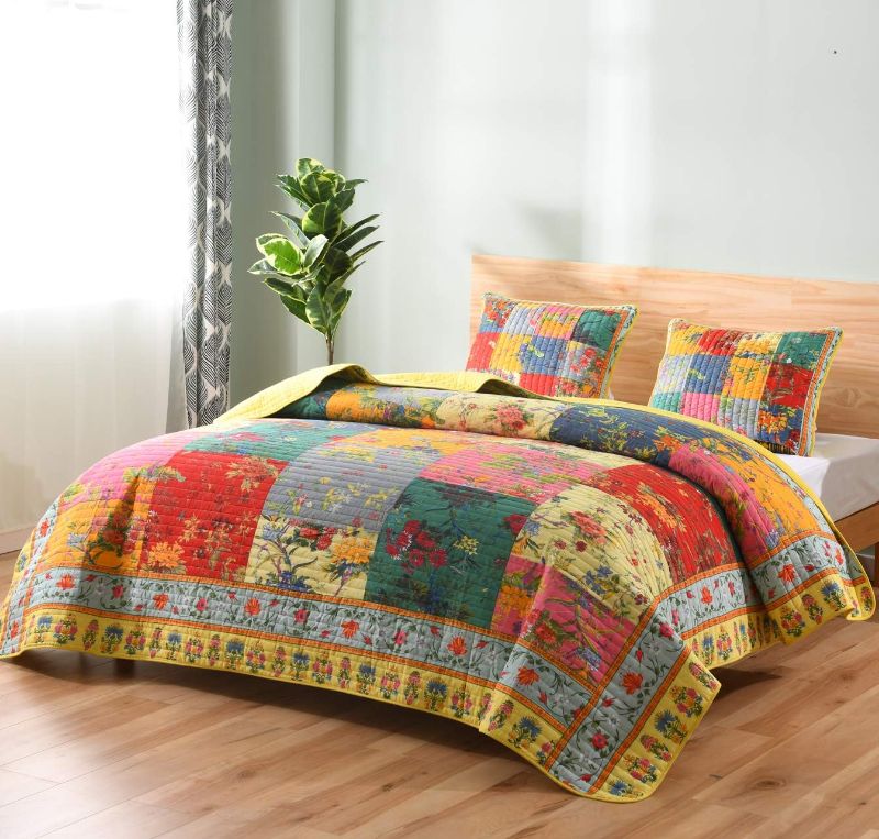Photo 1 of Hailea Boho Bedding King Size Set Patchwork Quilt Set Vintage Floral Plaid Bedding Luxury Flower Quilt Lightweight Reversible Yellow Red Pink Bedspread Coverlets All Season Bed Set