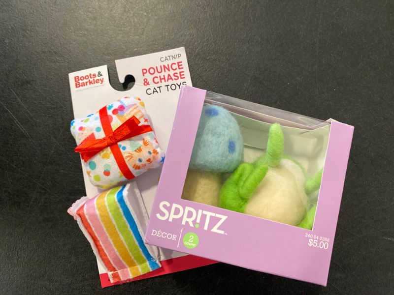 Photo 1 of 2 Pack cat toys 