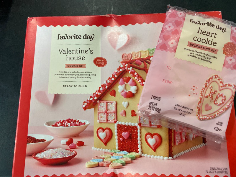 Photo 2 of Valentines Cookie House Kit - 23.51oz - Favorite Day& Heart Cookie 