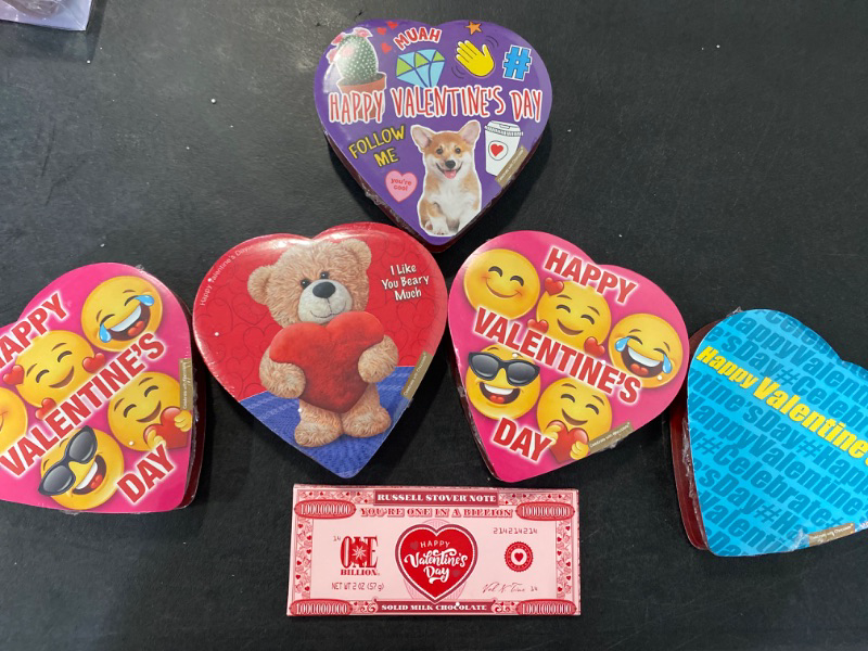 Photo 3 of 5 pack of Elmer Valentines Social Media Chocolate Heart Box - 2oz & 1 Solid Milk Chocolate

