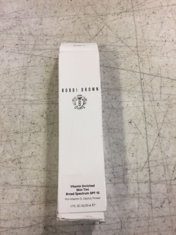 Photo 2 of Bobbi Brown Vitamin Enriched Hydrating Skin Tint SPF 15 with Hyaluronic Acid Golden 4
