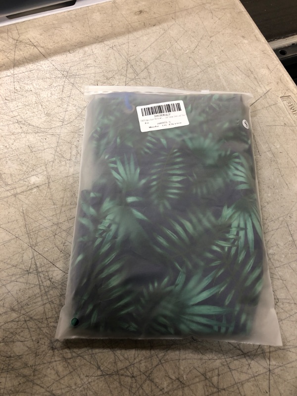 Photo 1 of MENS SHORTS (LEAF)
SIZE SMALL 