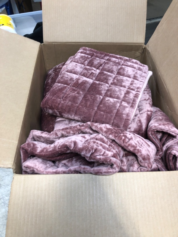 Photo 1 of 3 PC SET (BLANKET , 2 PILLOW COVERS) 
PILLOW COVERS (20 X 36 INCH )
BLANKET (92 X 108 INCH)
