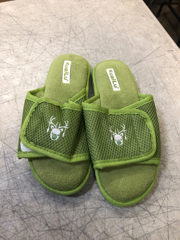 Photo 1 of GIRLS SLIPPERS
SIZE SMALL/MEDIUM 