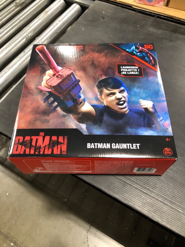 Photo 2 of DC Comics, Batman Gauntlet with Launcher, Interactive Role-Play Toy, The Batman Movie Collectible Kids Toys for Boys and Girls Ages 4 and up
