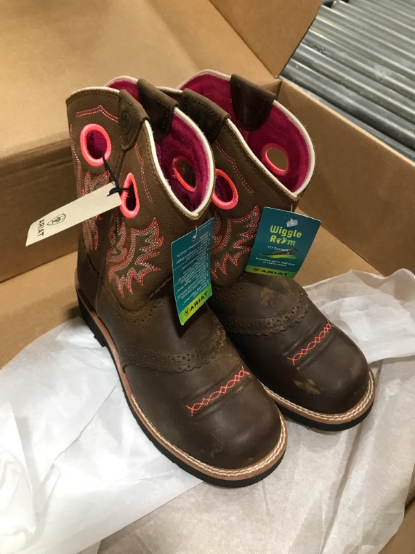 Photo 2 of  Ariat Kids Fatbaby Cowgirl (Toddler/Little Kid/Big Kid) (Powder Brown/Western Brown) Girl's Shoes SIZE 3.5 US