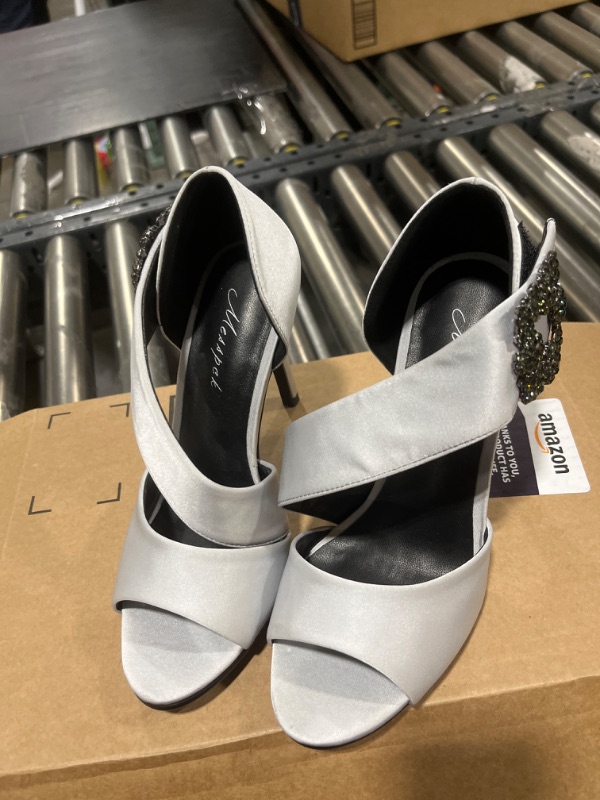 WOMEN'S SHOES --- SIZE 6 for sale | North Las Vegas, NV | Nellis Auction