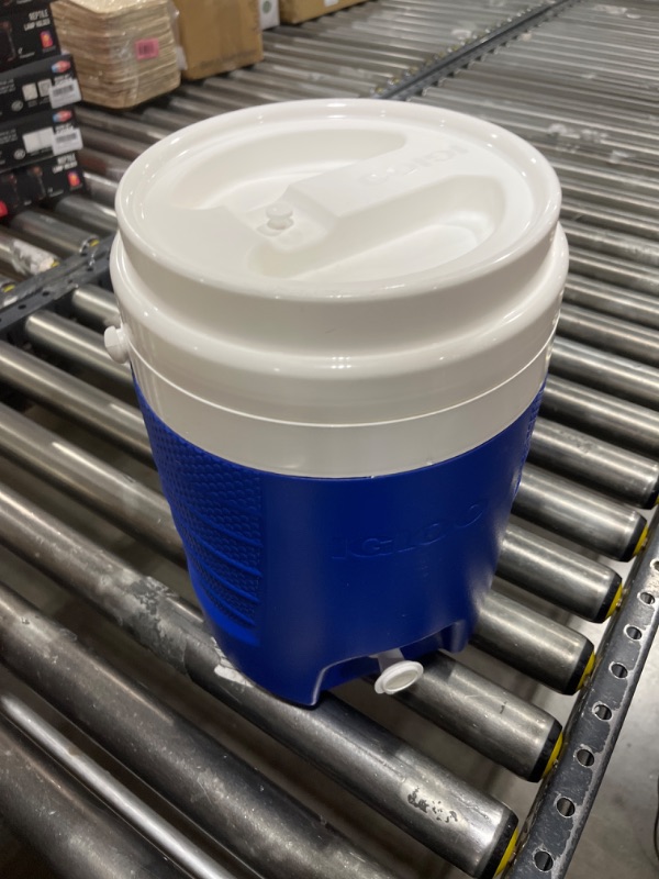 Photo 1 of Igloo 1 Gallon Sports Beverage Jug with Hooks - Blue
