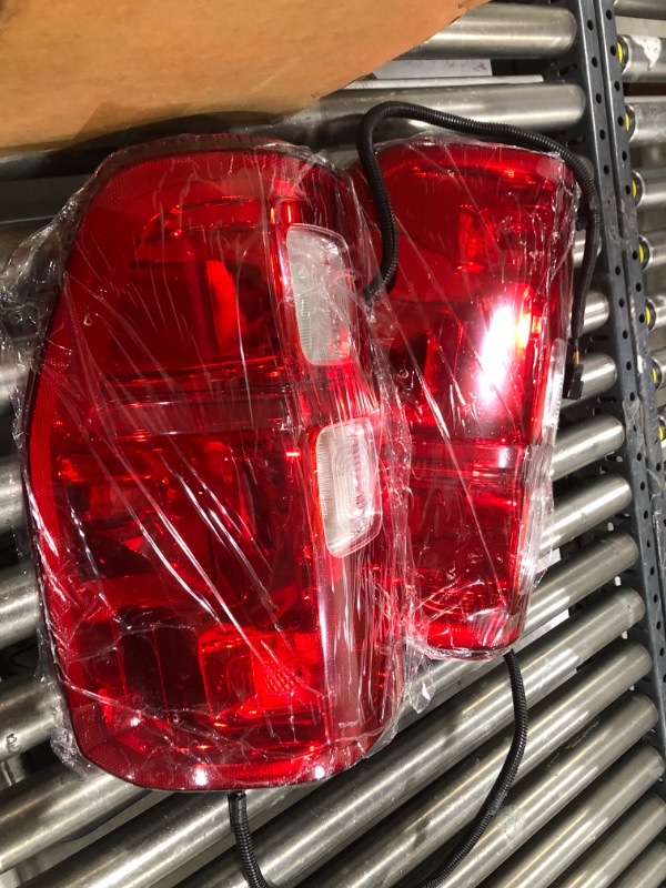 Photo 1 of Tail Light Compatible With 2019-2022 Ford Ranger XL XLT 2019 2020 2021 2022 Ford Ranger Left And Right Side Rear Lamp 19-23 2019-2023 Chrome Trim - S Without Blind Spot