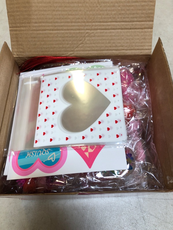 Photo 1 of 28pc valentines gift party set 