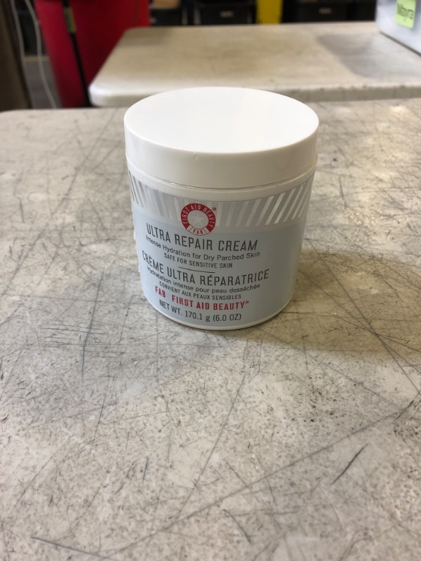 Photo 2 of  6 Oz Ultra Repair Cream
EXP 9/30/2024
