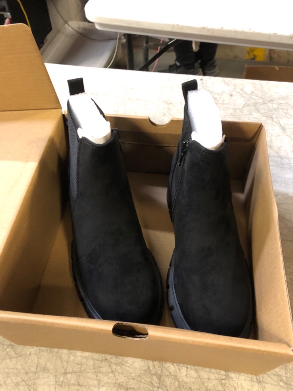 Photo 1 of GIRLS BOOTS (BLACK)
SIZE 1