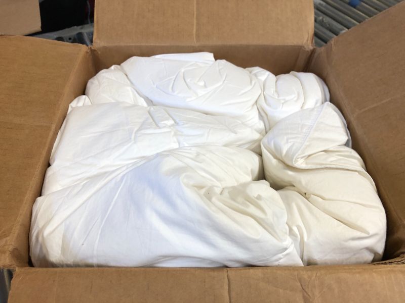 Photo 2 of WHITE COMFORTER
SIZE UNKNOWN