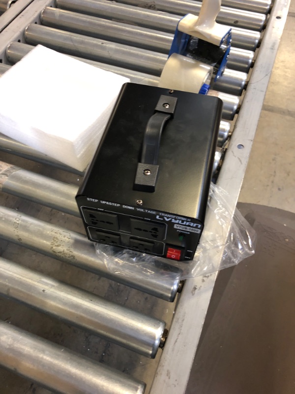 Photo 2 of LVYUAN Voltage Converter Transformer 1000 Watt Step Up/Down Convert from 110V-120V to 220V-240Vt and from 220V-240V to 110V-120V with 2 US outlets, 2 Universal outlets, Resettable Circuit Breaker 1000VA