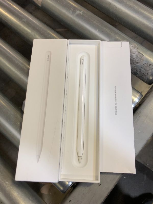Photo 2 of Apple Pencil (2Nd Generation) White
