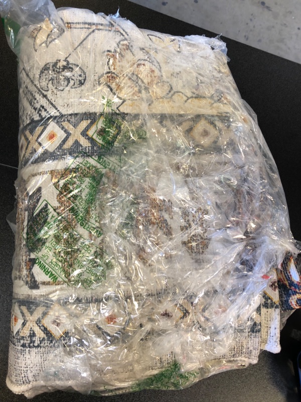 Photo 1 of 5x7 Large Rug ****unknown brand