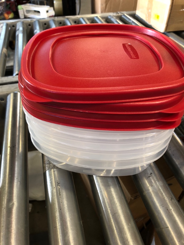 Photo 2 of Rubbermaid 7J71 Easy Find Lid Square 9-Cup Food Storage Container and Lid (Pack of 4) 