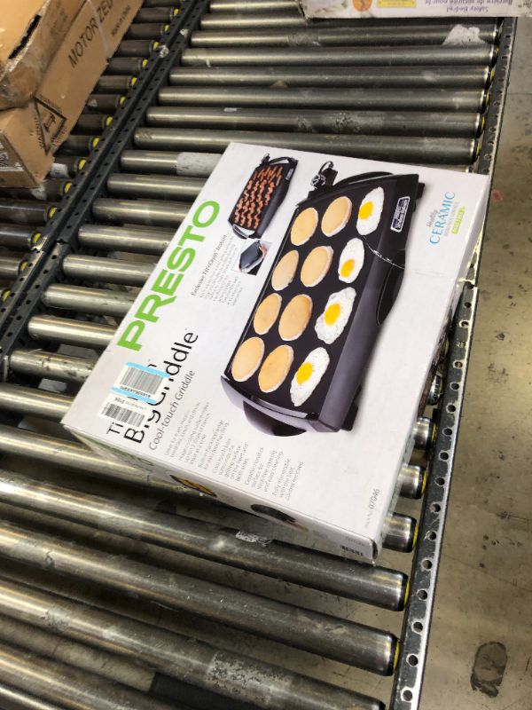 Photo 3 of Tilt 'n Drain 285 sq. in. Black Non-Stick Electric Griddle