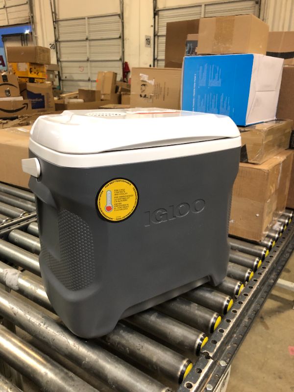 Photo 2 of Igloo Thermoelectric Iceless 28-40 Qt Electric Plug-in 12V Coolers 28 Qt Iceless Gray
