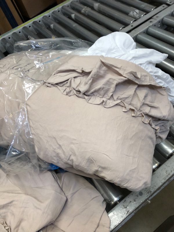 Photo 1 of 5 Piece Ruffled Skirt Bed Sheet Set Size Unknown