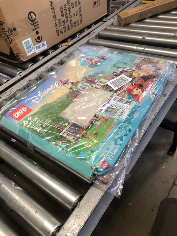 Photo 2 of LEGO Disney Princess Ultimate Adventure Castle 43205 Building Toy Set for Girls Boys, and Kids Ages 6+ (698 Pieces) Standard Packaging