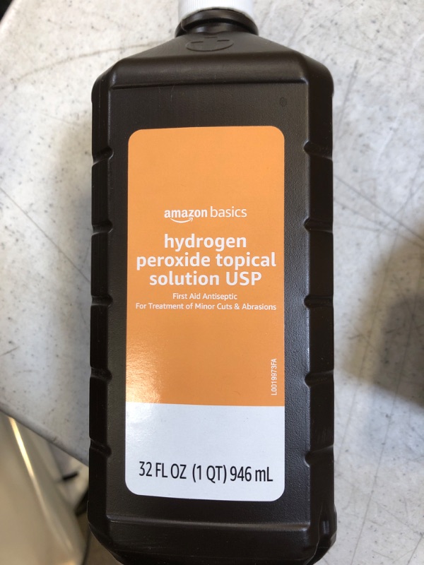 Photo 2 of Amazon Basics Hydrogen Peroxide Topical Solution USP, 32 fluid ounce, Pack of 1 ex. 10-9-2026