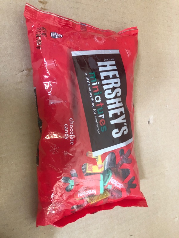 Photo 1 of CHR HERSHEY'S Miniatures Assortment Laydown Bag 9.9 oz