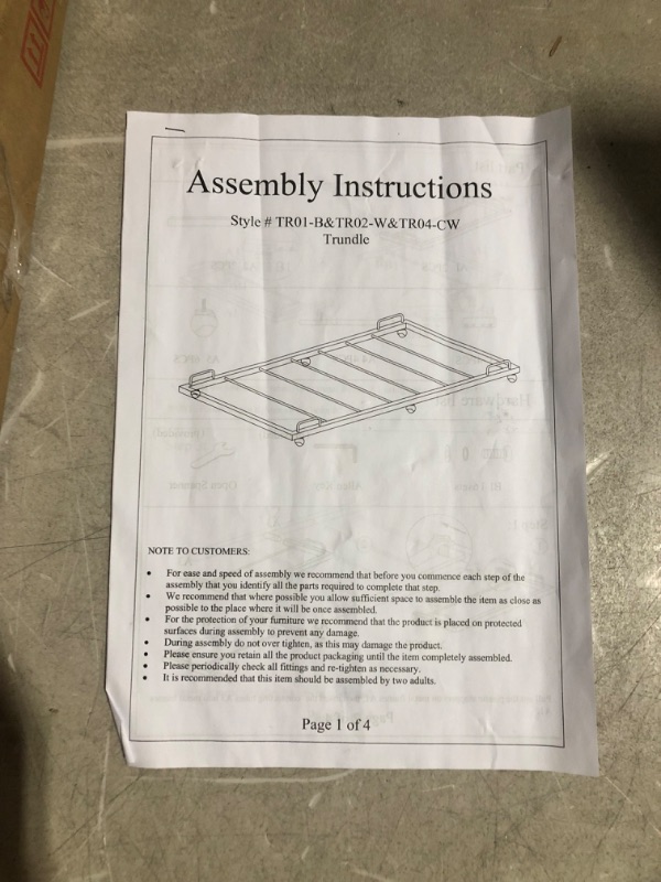 Photo 7 of ***USED - LIKELY MISSING PARTS - UNABLE TO VERIFY FUNCTIONALITY - SCRATCHED AND SCUFFED***
Kings Brand Furniture Twin Size White Metal Roll Out Trundle Bed Frame for Daybed