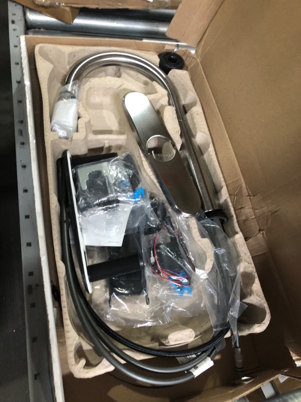 Photo 1 of *** UNKNOWN MISSING PARTS *** Delta Faucet Essa Touch Kitchen Faucet 