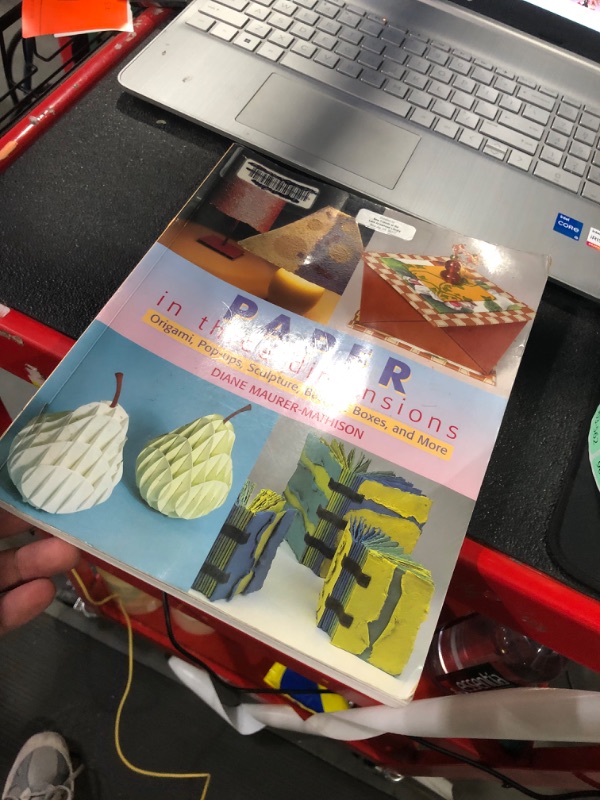 Photo 1 of *** MINOR DAMAGE *** Paper in Three Dimensions: Origami, Pop-Ups, Sculpture, Baskets, Boxes, and More Paperback
