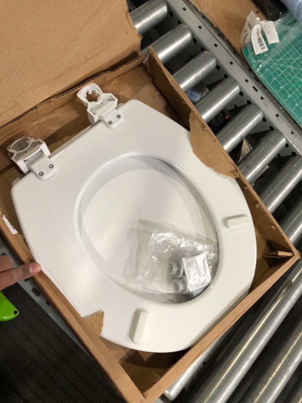 Photo 3 of *** MINOR DAMAGE *** Bemis 500EC Toilet Seat