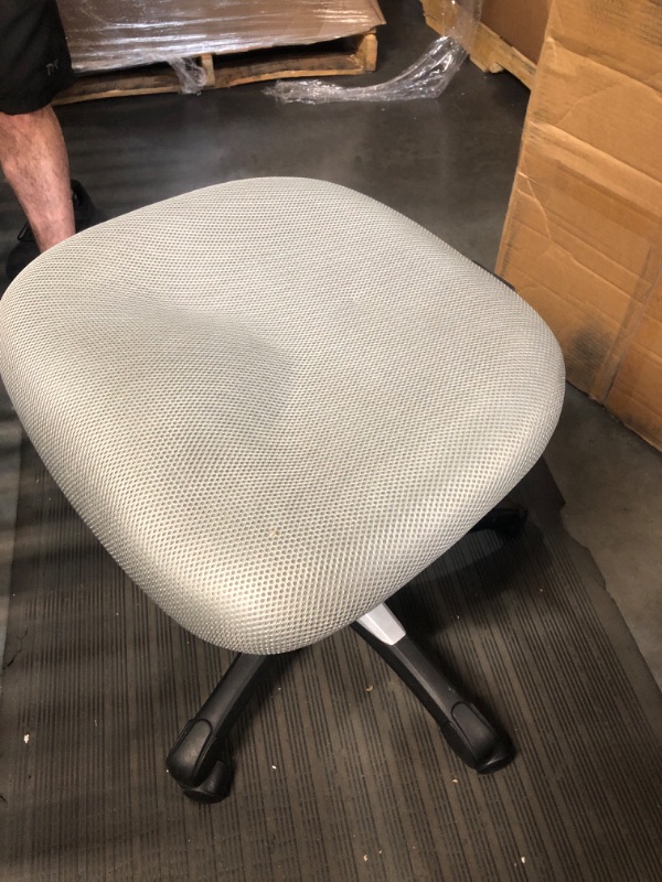 Photo 1 of *FOR PARTS ONLY* READ NOTES
Porthos Home Walen Office Chair, Height Adjustable Mesh Back and Lumbar Support, Three Levers for Adjusting Seat Height, Tilt Angle and Locking Tilt, 360-degree Swivel (Home Office or Small Office)