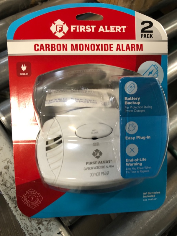 Photo 2 of only 1 First Alert Plug-In w/Battery Back-up Electrochemical Carbon Monoxide Detector