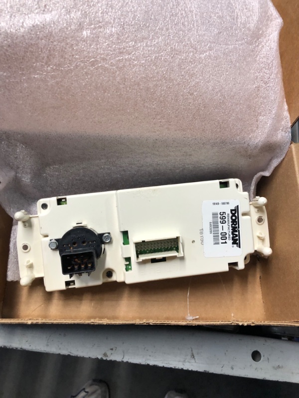 Photo 1 of Dorman 599-001 Remanufactured Climate Control Module Compatible with Select Cadillac / Chevrolet / GMC Models (OE FIX)