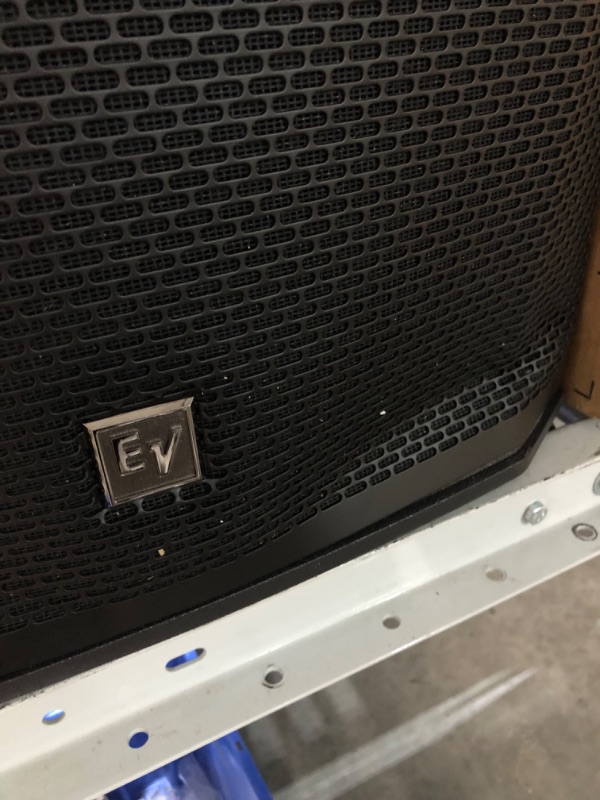 Photo 6 of **MINOR DAMAGE TO BASE-UNABLE TO TEST-MISSING POWER CORD**
Electro-Voice ELX200-18SP 18" 1200W Powered Subwoofer