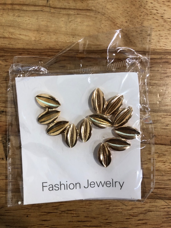 Photo 2 of Gold-colored "leaves" earrings