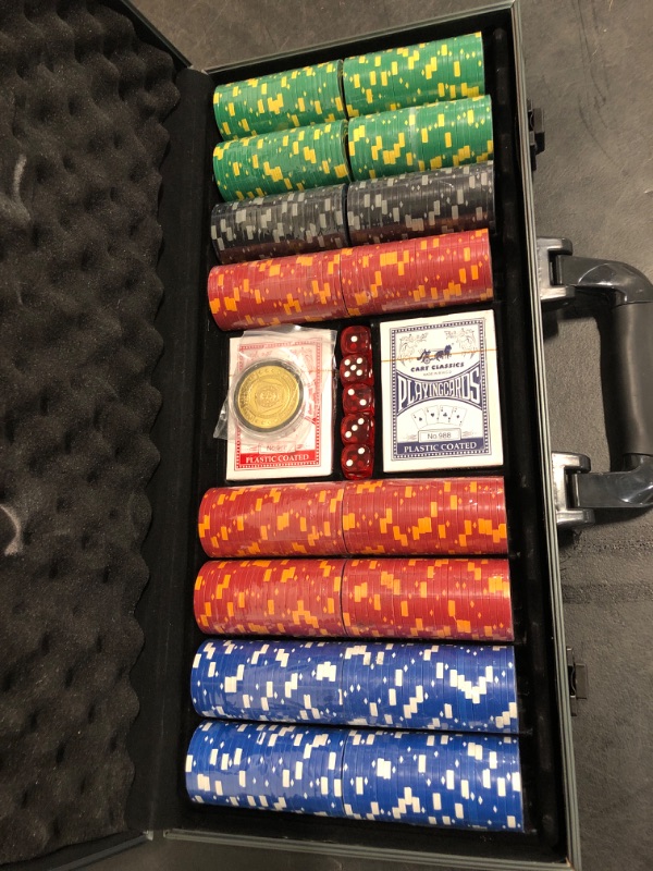 Photo 2 of Comie Clay Poker Chips,400PCS 14 Gram Poker Chip Set with Deluxe Travel Case, Numbered Chips,Poker Set for Texas Holdem Blackjack Gambling