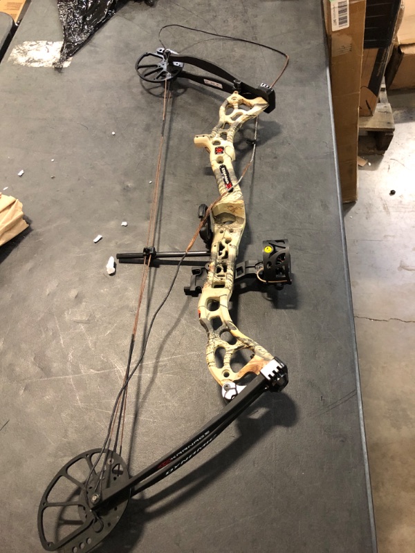 Photo 3 of Dynamic Compound Bow 70 LBS RH God's Country, camo/Black