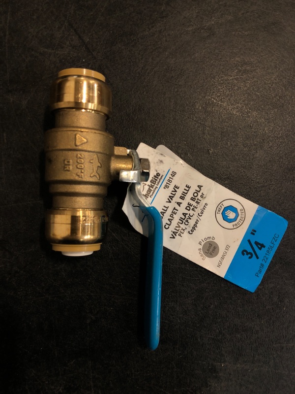 Photo 2 of Sharkbite 818100 Brass 3/4-in Push-to-Connect Ball Valve