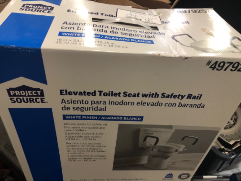Photo 1 of Project Source Plastic White Round Toilet Seat